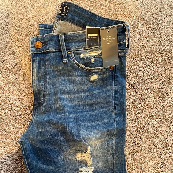 NWT RIPPED JEANS - Picture 1 of 4